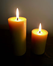 Load image into Gallery viewer, Rustic Beeswax Pillar Candle  9x6cm