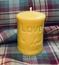 Load image into Gallery viewer, Beeswax Love Candle