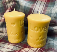 Load image into Gallery viewer, Beeswax Love Candle