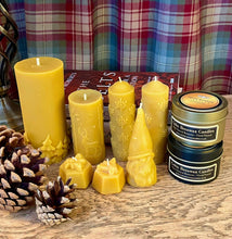 Load image into Gallery viewer, Celtic Beeswax Christmas candles