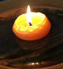 Load image into Gallery viewer, Celtic Ribbon Beeswax Candle