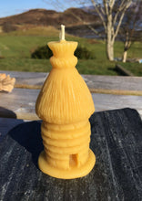 Load image into Gallery viewer,  Beeswax Thatched Bee Candle
